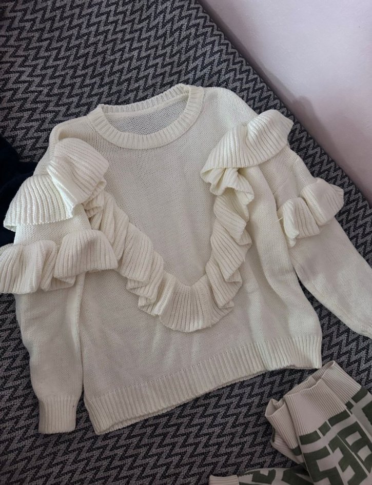 Beyaz Fırfırlı Örgü Kadın Kazak - Görsel 2