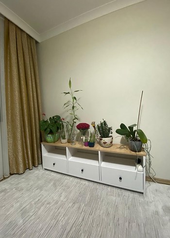 Beyaz Raflı Ahşap Üstlü Dekoratif Dolap vivense