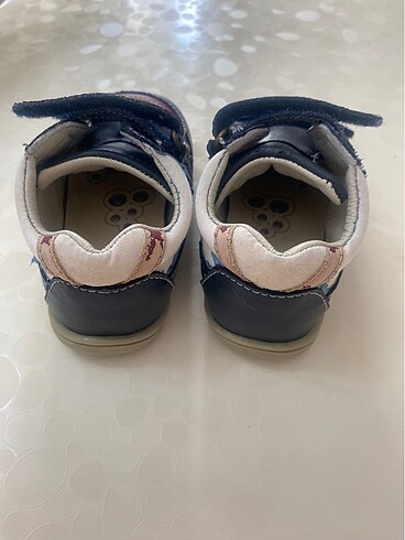 21 Beden Chicco bebek ayakkabısı