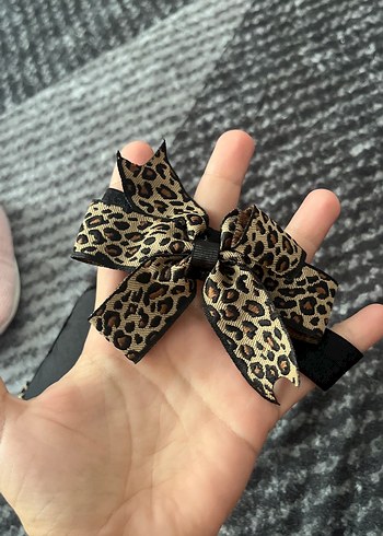 16 Beden Kahverengi Leopar Desenli Fiyonklu Kız Terliği