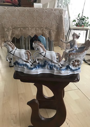 Beyaz At Arabası Figürin - Görsel 2