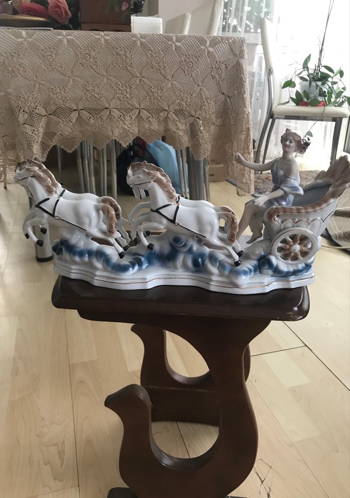 Beyaz At Arabası Figürin - Görsel 2