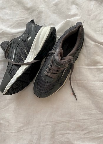 Gri Bağcıklı Kadın Spor Ayakkabı