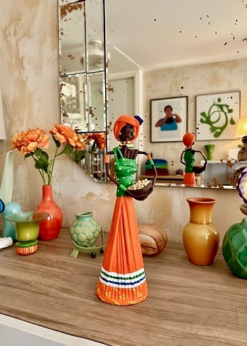 Renkli Turuncu Kadın Figürin - Görsel 3