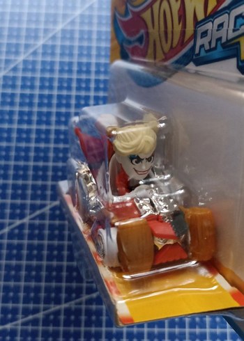 Hot Wheels Harley Quinn Racerverse - Görsel 2
