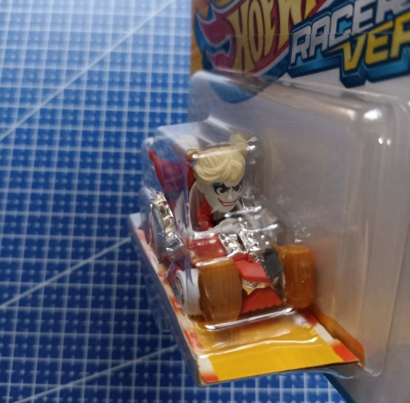 Hot Wheels Harley Quinn Racerverse - Görsel 2