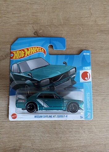Nissan Skyline HT 2000GT-X ve Lamborghini Urus