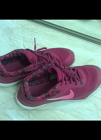 40,5 Beden Nike spor ayakkabı