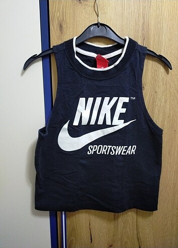 Nike krop tshirt