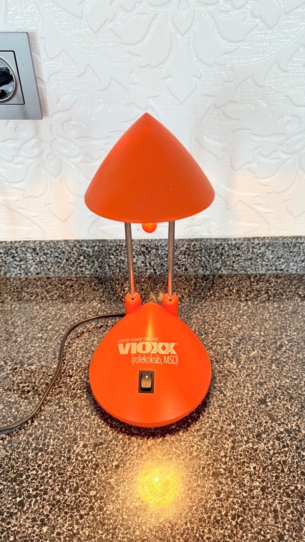 Turuncu Renkli Masa Lambası - Görsel 3