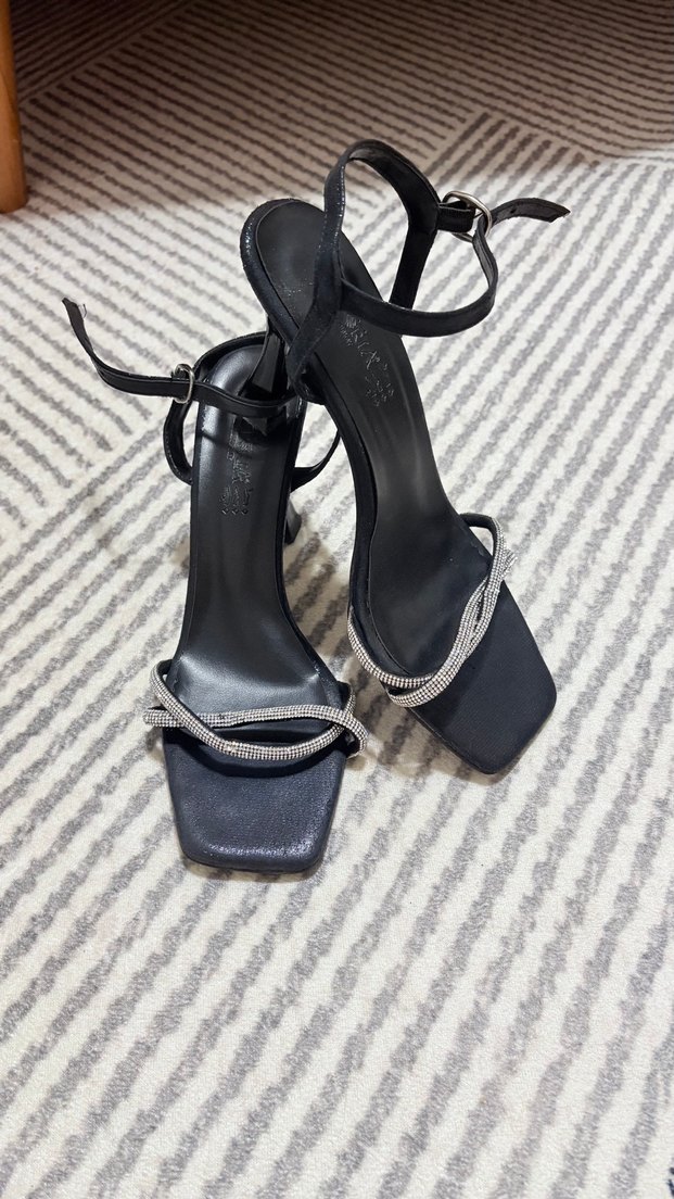 Minimalist Siyah topuklu taşlı - Görsel 2