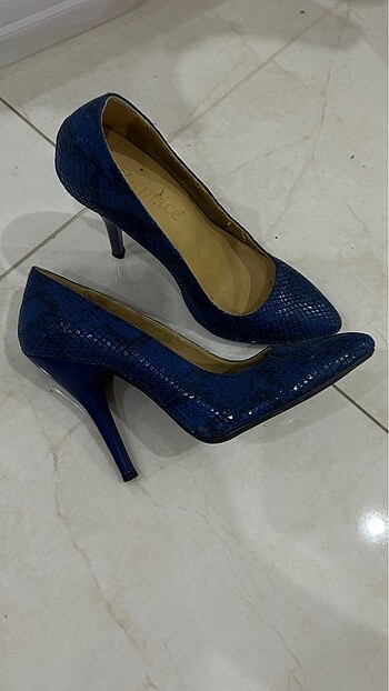 Diğer Saks krokodil stiletto