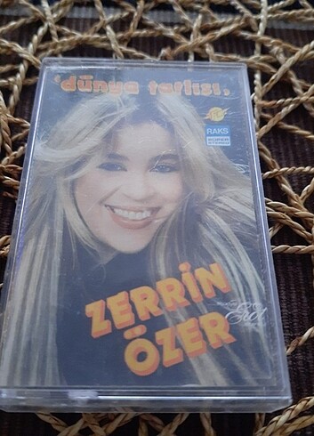 ZERRİN ÖZER - HANİ DÜNYA TATLISI KASETİ