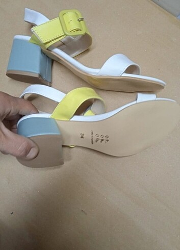 36 Beden beyaz Renk Beyaz sarı sandalet