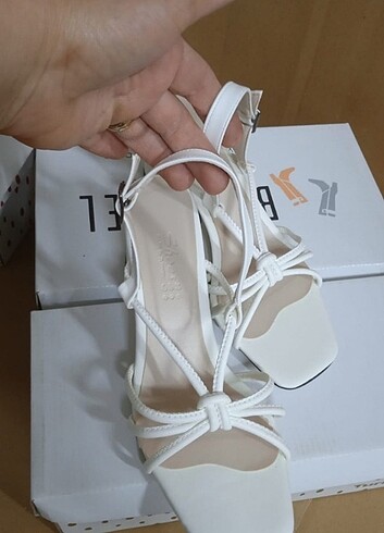 39 Beden beyaz Renk Beyaz sandalet