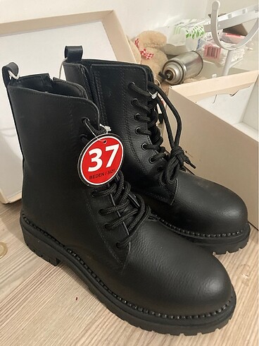 37 Beden siyah Renk LC WAİKİKİ KADIN SİYAH BOT