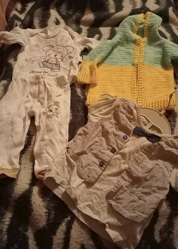 Sarı Kapüşonlu Triko Bebek Takımı