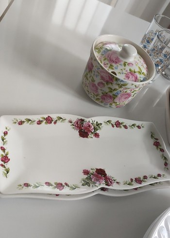 Çiçek Desenli Beyaz Yemek Takımı - Görsel 6