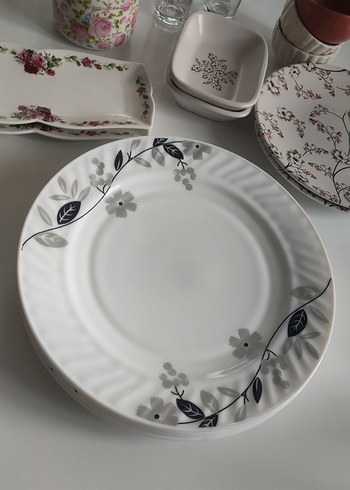 Çiçek Desenli Beyaz Yemek Takımı - Görsel 2