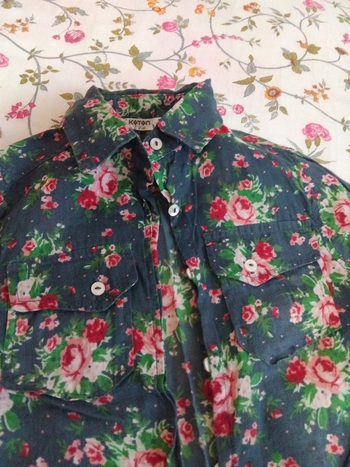 Çiçek Desenli Uzun Kollu Kız Gömleği - Görsel 3