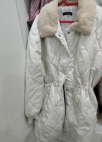 Astarlı kapitone Beyaz mont  - Görsel 8