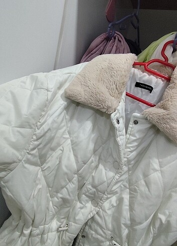 Astarlı kapitone Beyaz mont  - Görsel 11