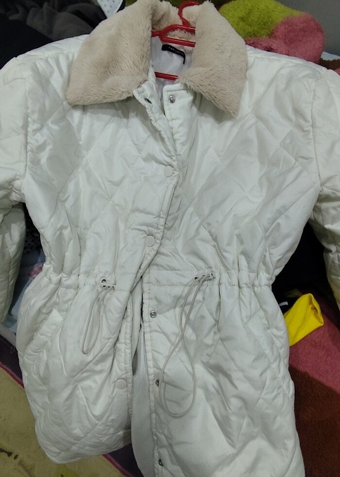 Astarlı kapitone Beyaz mont  - Görsel 3