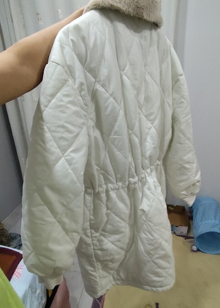 Astarlı kapitone Beyaz mont  - Görsel 4