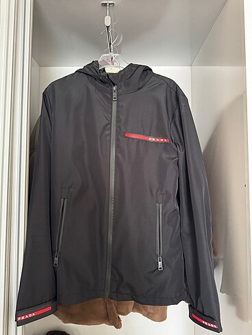 Prada yağmurluk