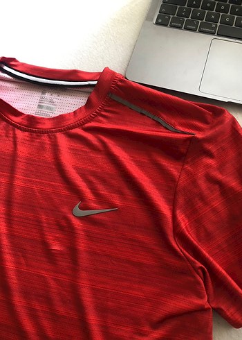 Nike Kırmızı Erkek Spor Tişörtü
