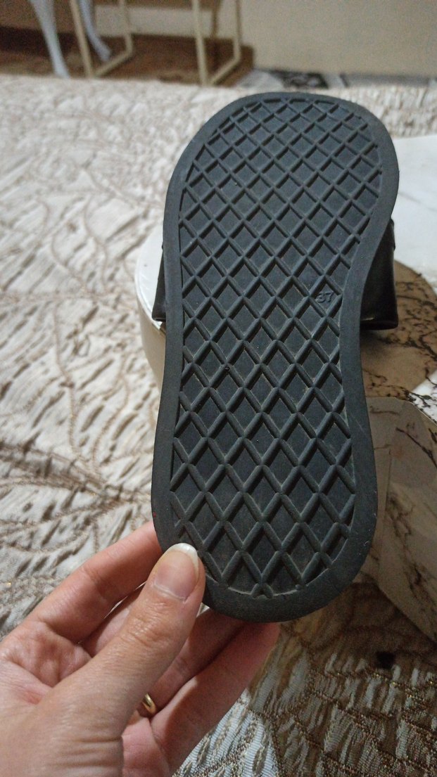 Zincir Detaylı Altın Renk Platform Terlik - Görsel 3