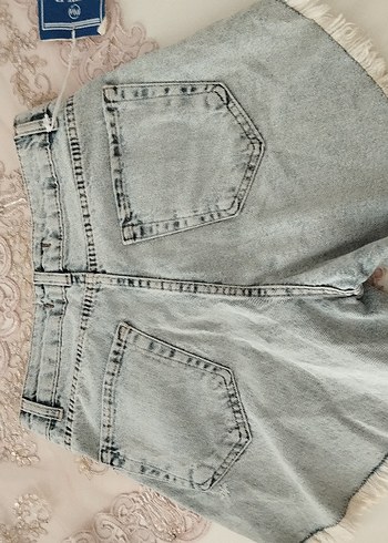 34 Beden Mavi Yırtık Kenarlı Denim Mini Şort