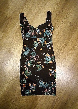 Bershka çiçekli dar elbise