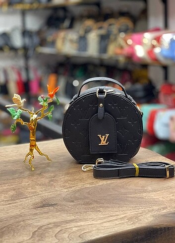 Beden Louis Vuitton Silindir Model Çapraz Omuz Çantası