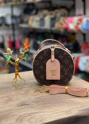 Louis Vuitton Silindir Model Çapraz Omuz Çantası 