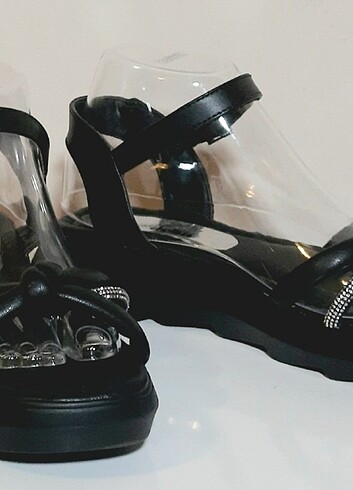 Flo Ayakkabı Siyah, taşlı, 37 numara sandalet