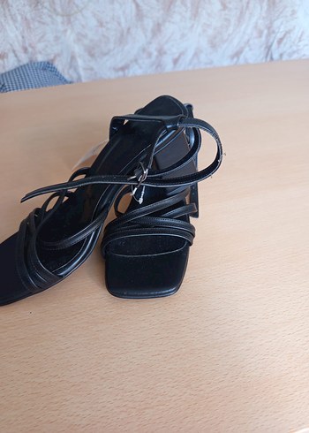 LC Waikiki Tokalı Siyah Kadın Topuklu Sandalet