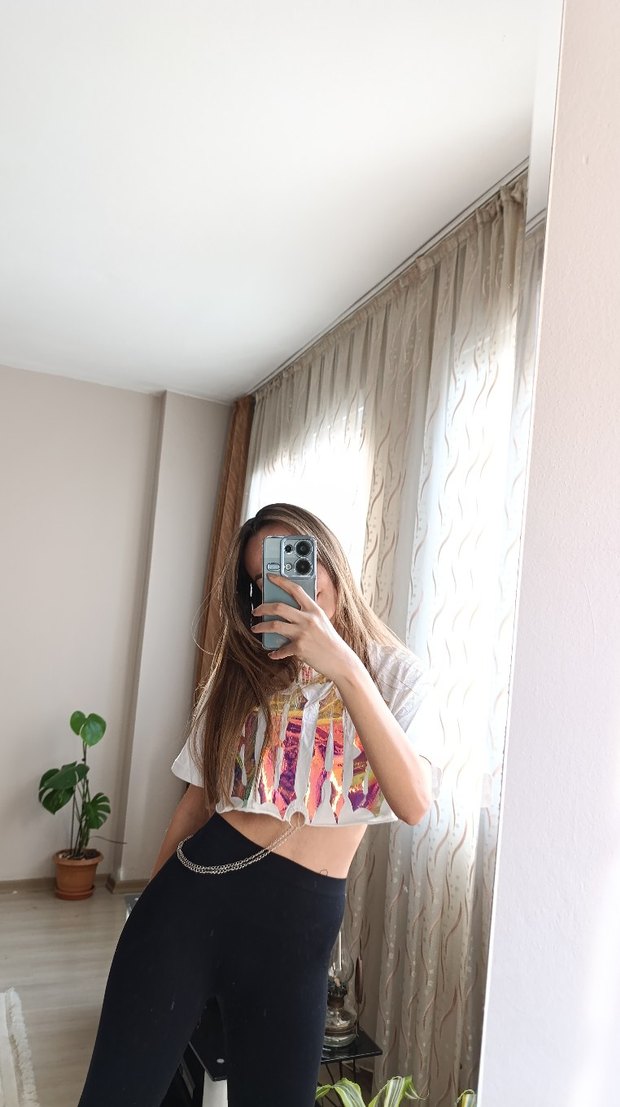 Kadın crop - Görsel 2