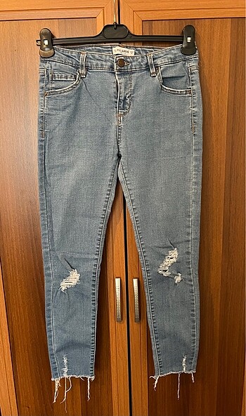 Pull & Bear Marka Yırtık Jean Pantolon