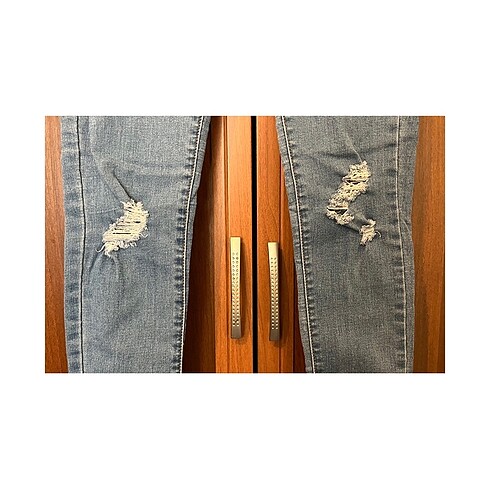 40 Beden Pull & Bear Marka Yırtık Jean Pantolon