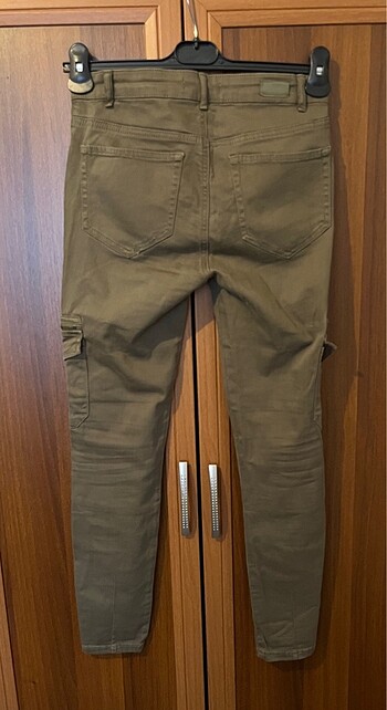 36 Beden Pull & Bear Yandan Cepli Skinny Pantolon
