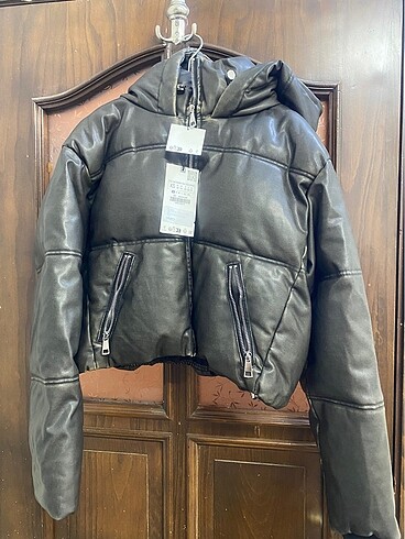 Zara Mont