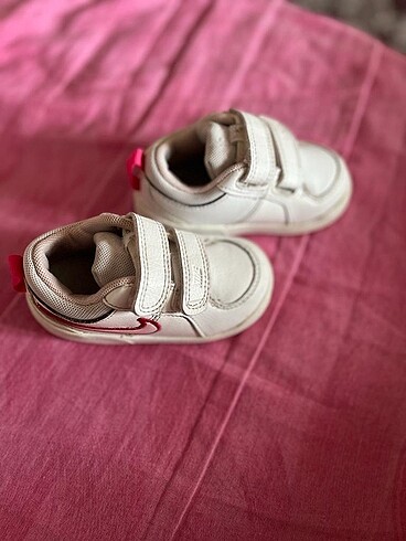 21 Beden Nike kız çocuk ayakkabısı
