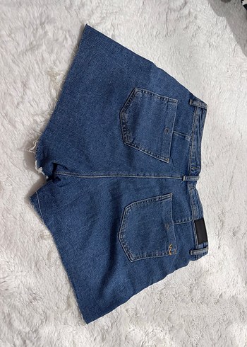 Gri Detaylı Kadın Kot Şort - Görsel 2