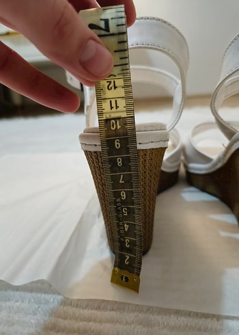 Beyaz Dolgu Topuklu Kadın Sandalet - Görsel 4