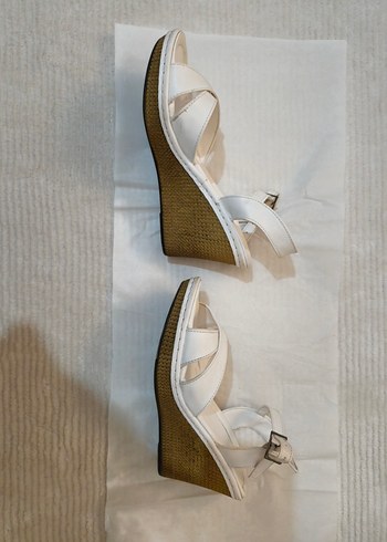 Beyaz Dolgu Topuklu Kadın Sandalet - Görsel 3