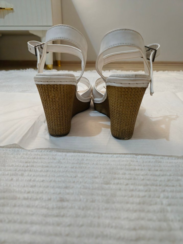 Beyaz Dolgu Topuklu Kadın Sandalet - Görsel 2