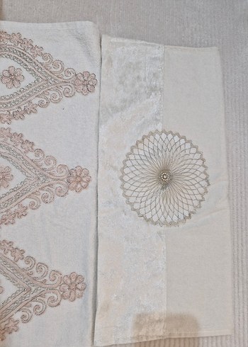 Dantel ve kadife detaylı 4 lü Hediyelik havlu set - Görsel 5