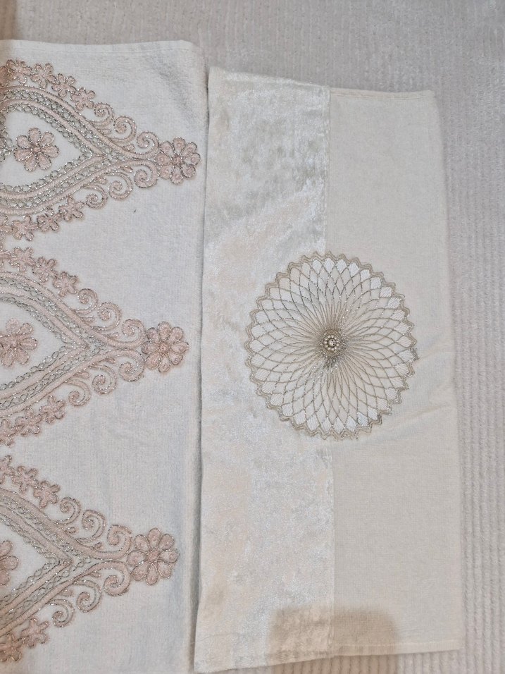 Dantel ve kadife detaylı 4 lü Hediyelik havlu set - Görsel 5