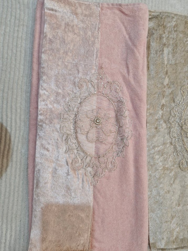 Dantel ve kadife detaylı 4 lü Hediyelik havlu set - Görsel 2